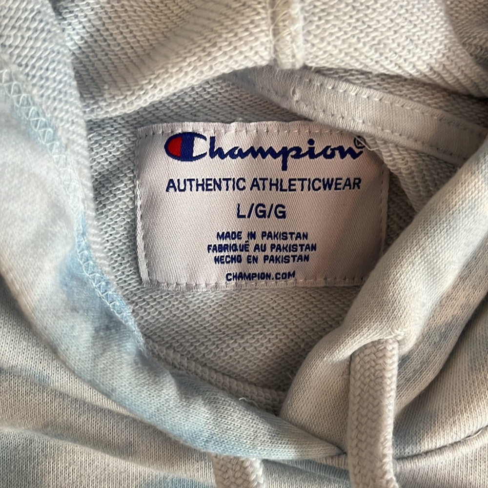 Champion Women’s Light Blue Cropped Sweatshirt - Picture 4 of 5